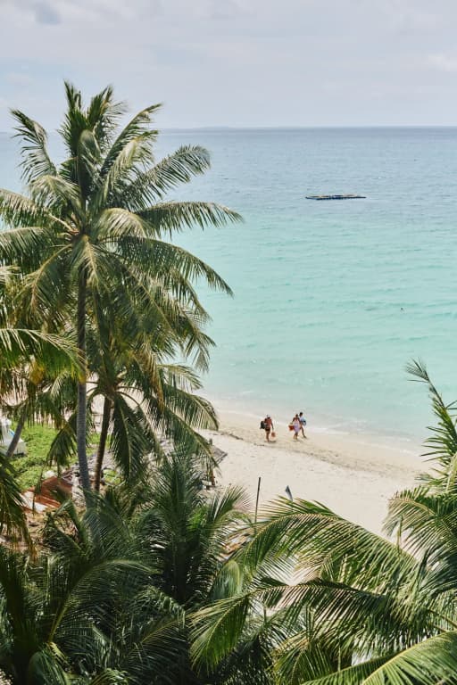 Beach Hotel Dhigurah - photo 4