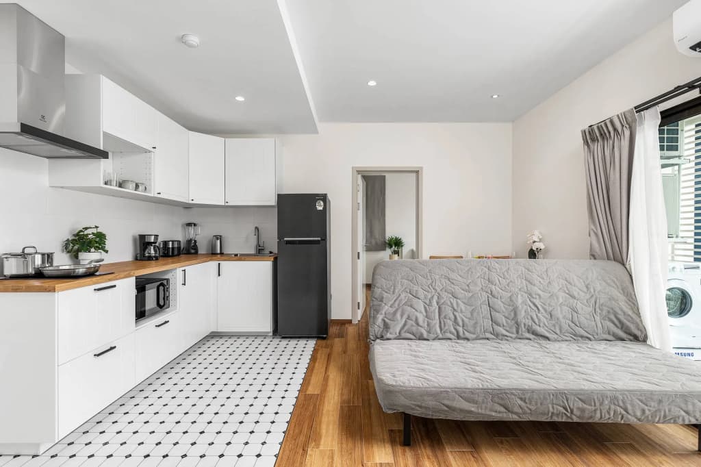 Title Halo1 2 Bedrooms Moon 105 Apartments - photo 6