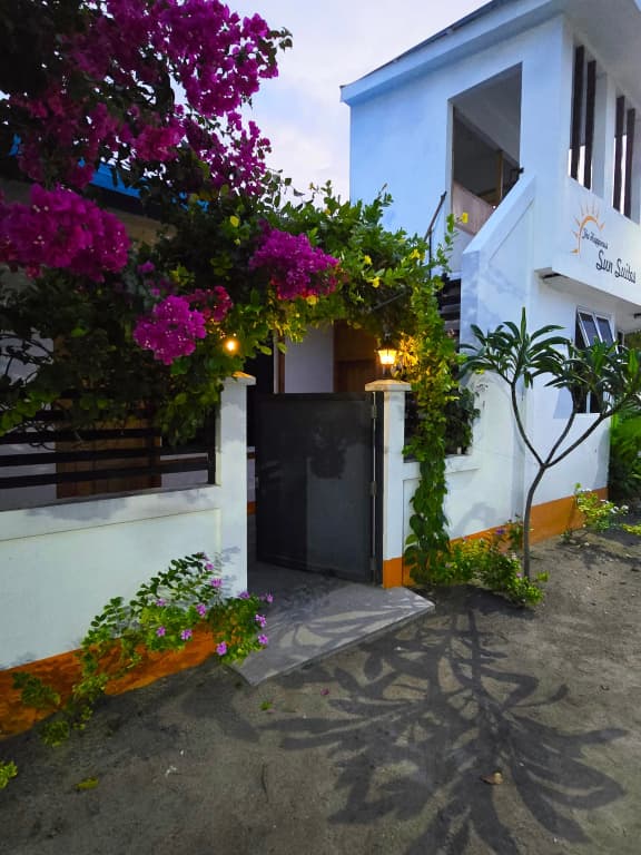 The Happiness Sun Suites Guest House - photo 8
