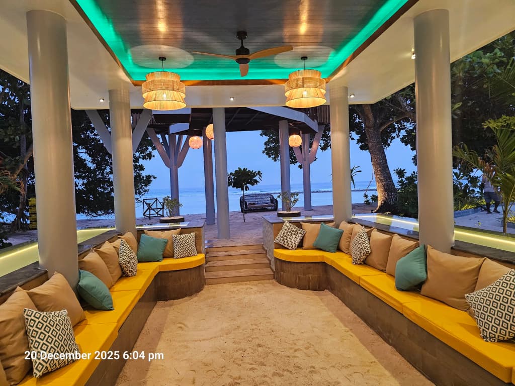 Island Luxury Retreat Maalhos Hotel - photo 3