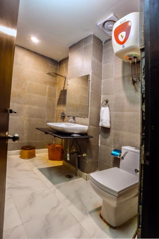 Airport Hotel Tashree - photo 9
