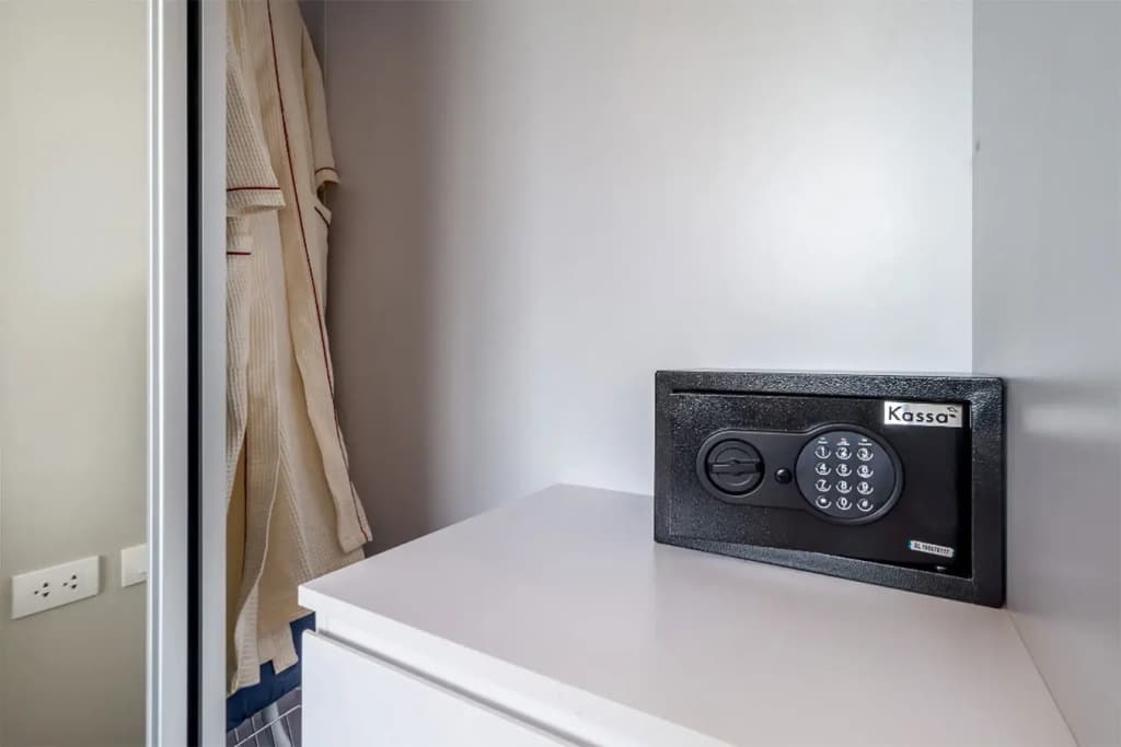 Diamond Condominium by Alexanders Apartments - photo 23