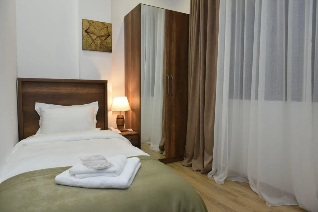King Tom Hotel - photo 4