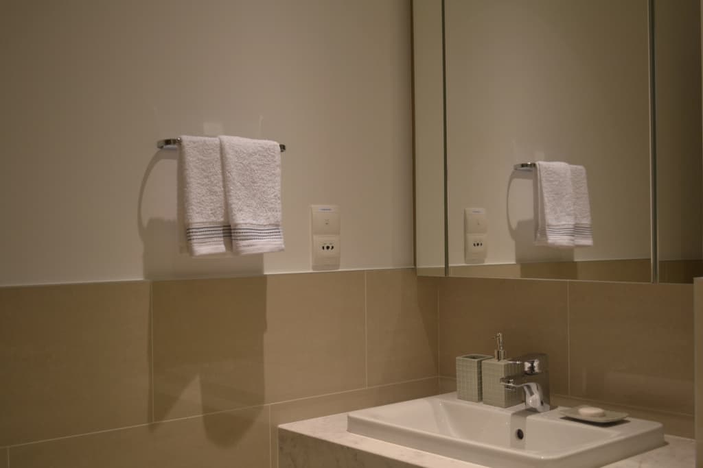 Newly Decorated 1 Bed Dubai Creek Harbour Apartments - photo 7