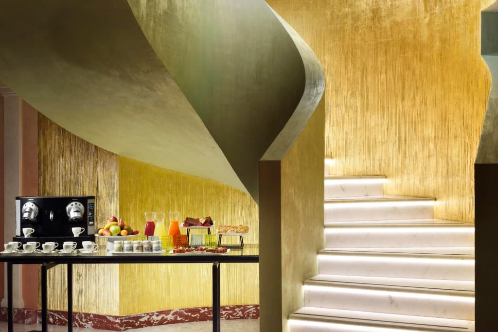 Leon's Place Hotel - photo 7
