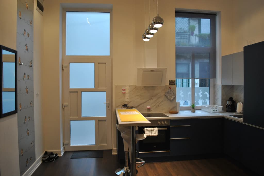 Sunset Central Apartments - photo 3