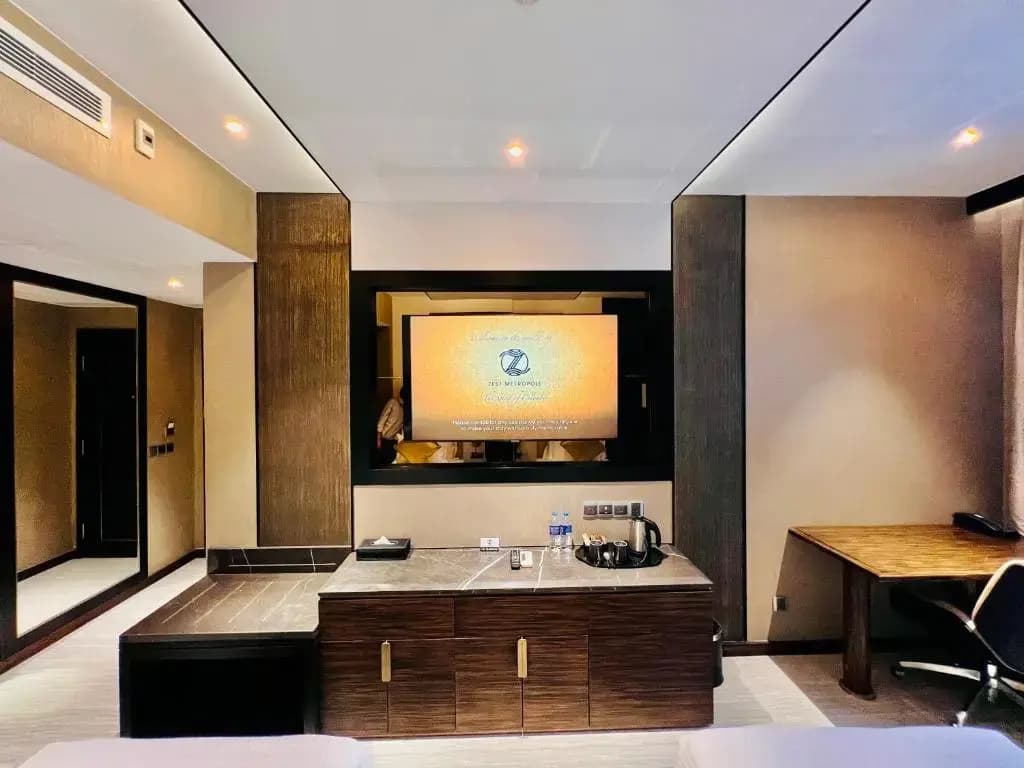 Zest Metropole Hotel - photo 8