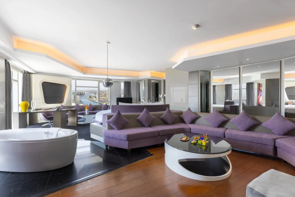 V Hotel Dubai Curio Collection by Hilton Hotel - photo 28