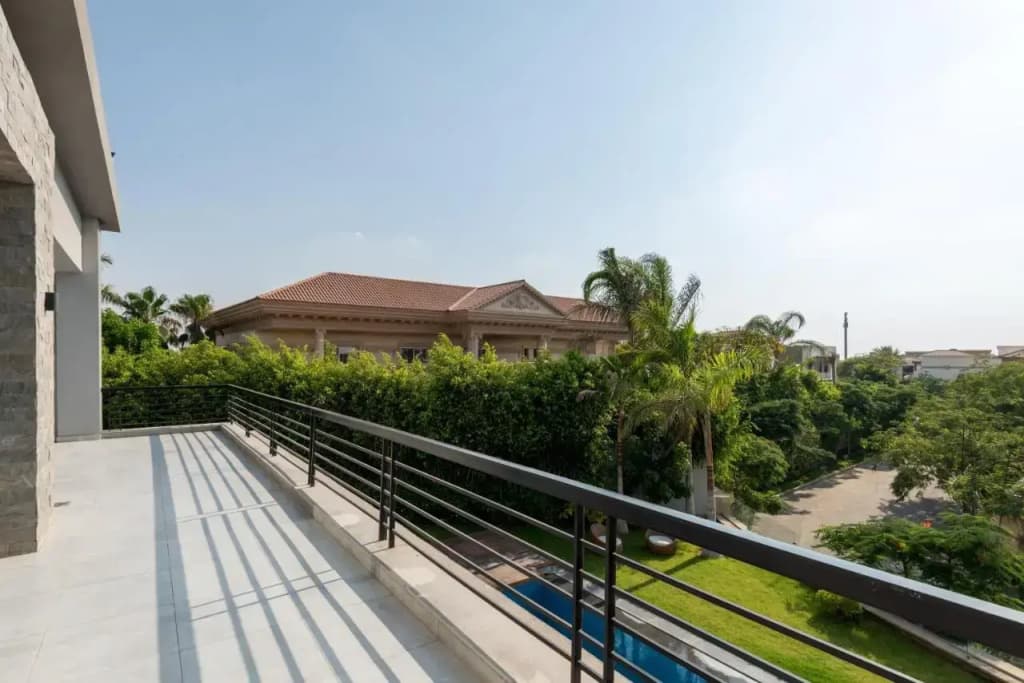 Settle Inn Luxury Swan Lake Villa - photo 4