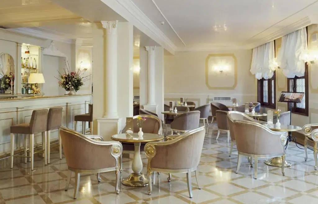 Carlton Capri Hotel - photo 31