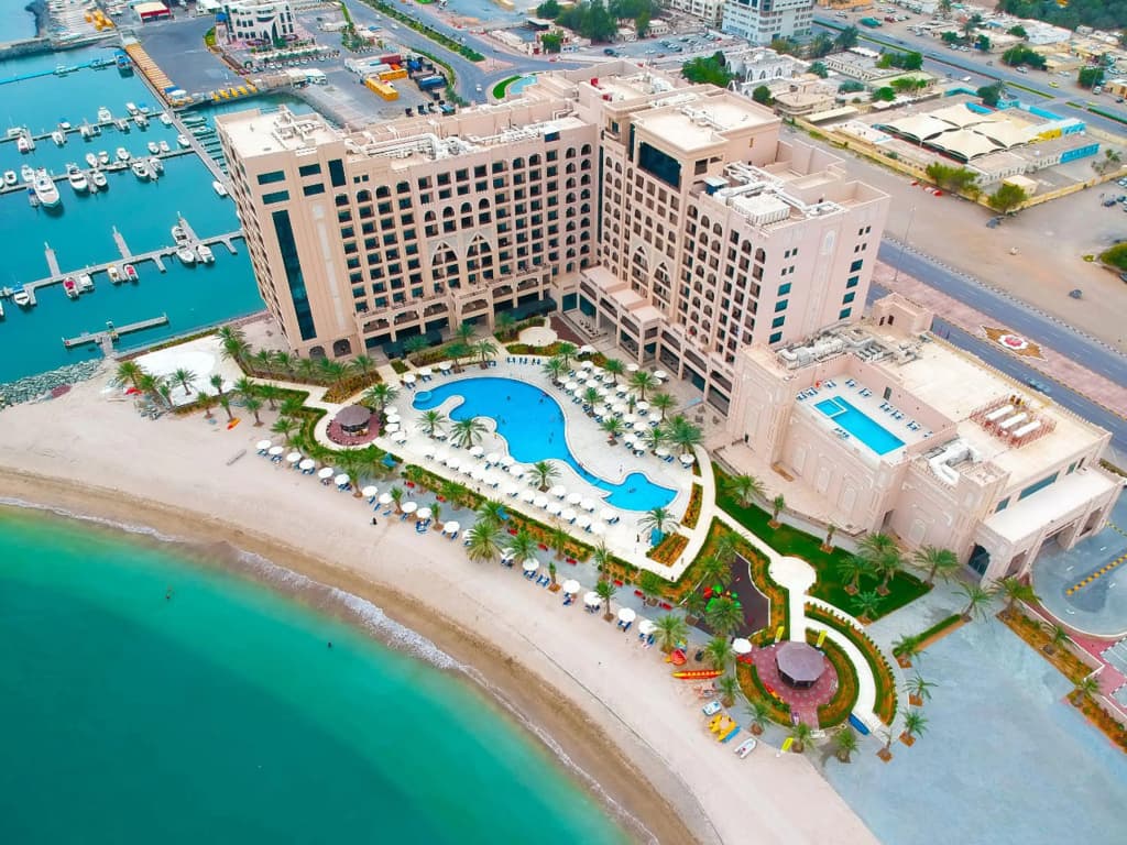 Al Bahar Hotel & Resort - photo 1