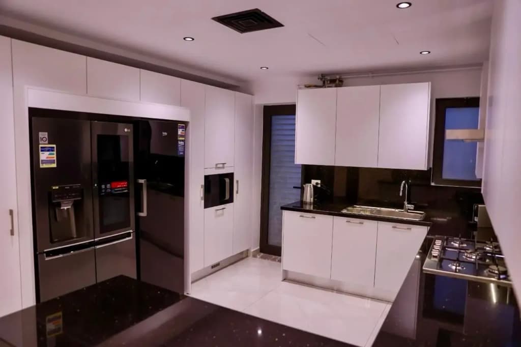 A Spacious 3 Bedroom Apartment With Modern Style - photo 1