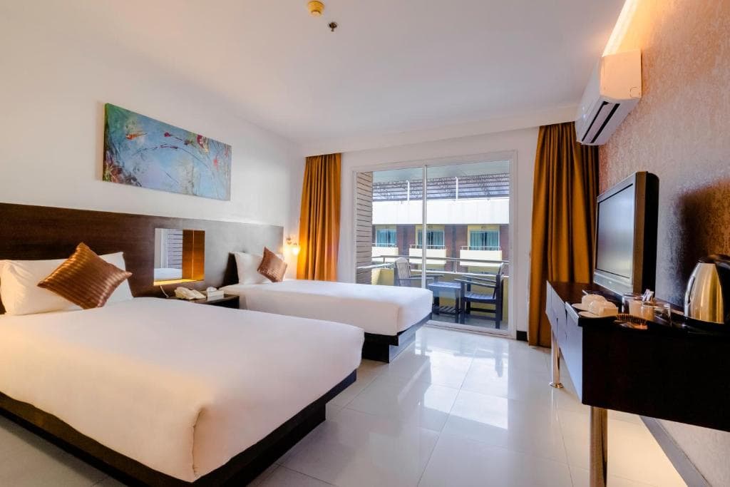 Baron Beach Hotel - photo 6