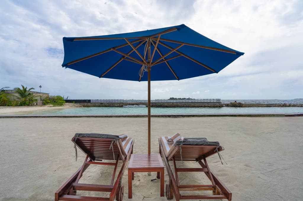 Hulhule Island Hotel - photo 8