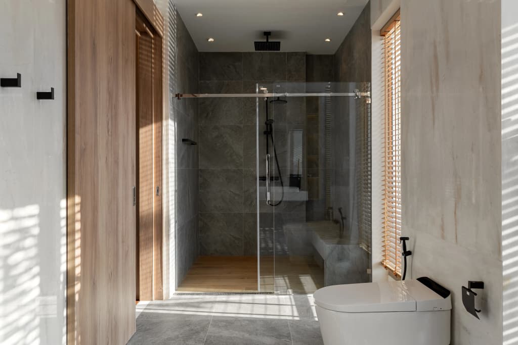 Lakefront 5BR Luxury Elevator Pool Cinema Villa - photo 19