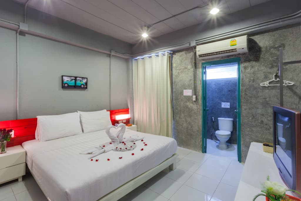 The Oddy Hip Hotel - photo 11