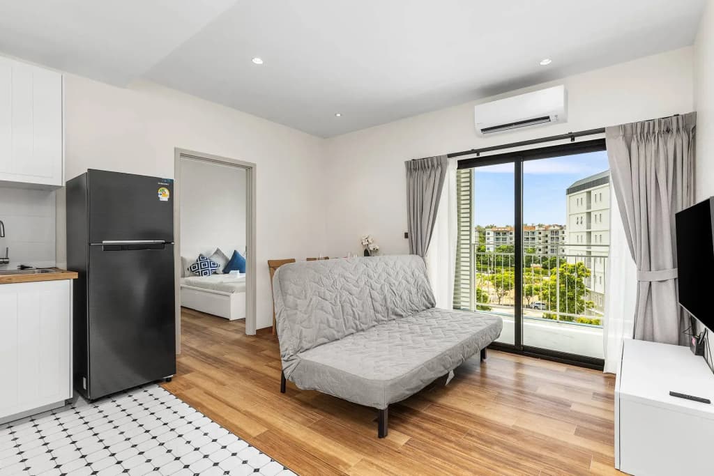 Title Halo1 2 Bedrooms Moon 105 Apartments - photo 3