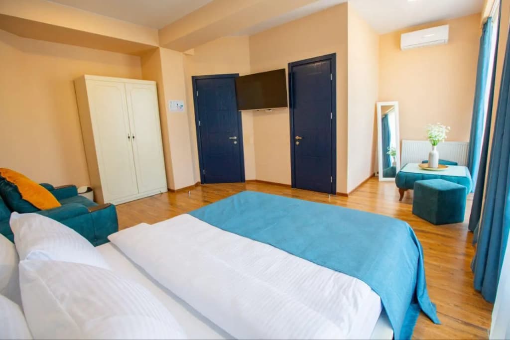 Hotel Sky Room - photo 1
