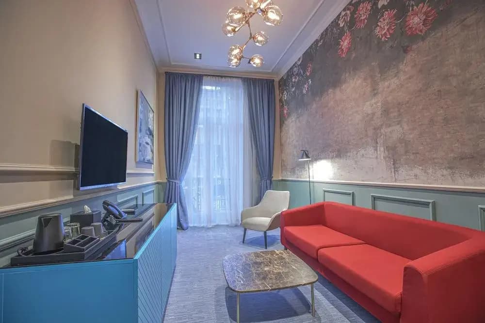 Heritage Hotel & Suites - photo 3