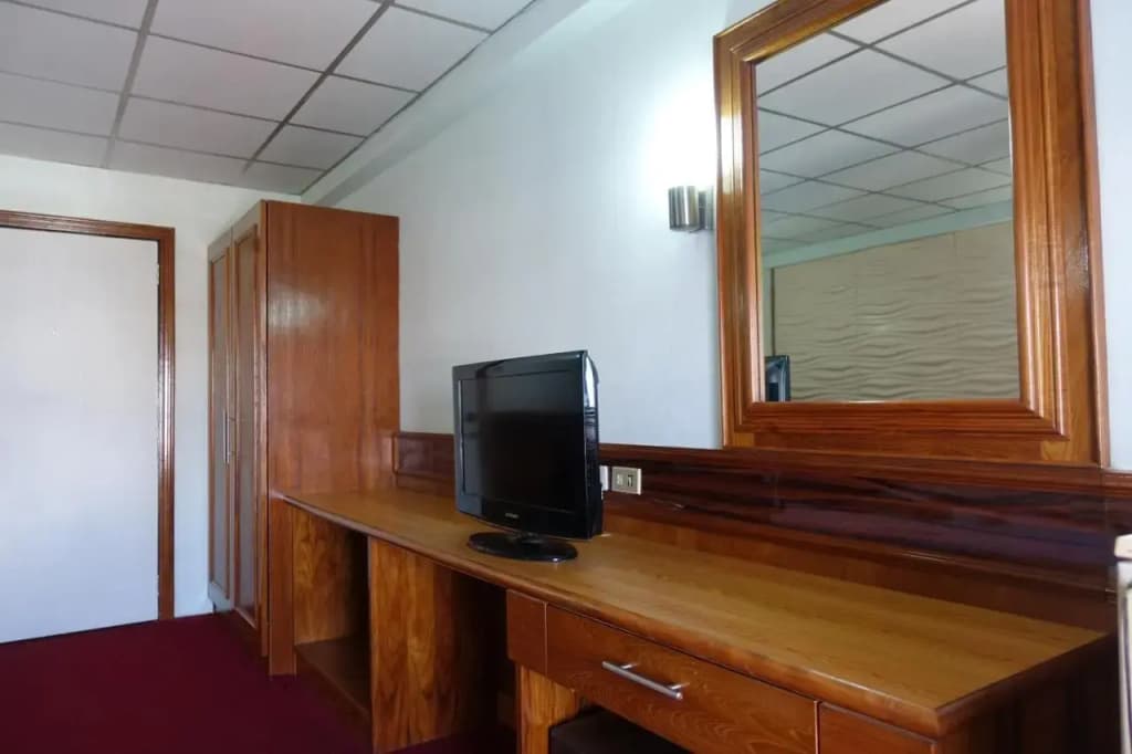 Serene Hotel - photo 3
