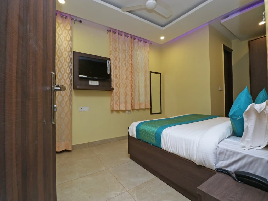 Redstone Hotel - photo 41