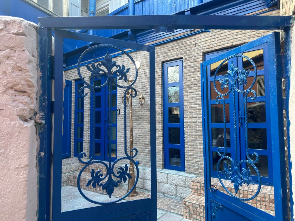 Blue Balcony Apartments - photo 3