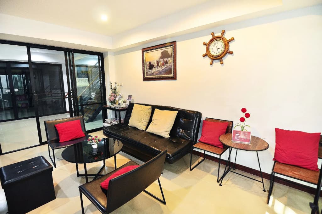 ZEN Rooms Suthisan Hotel - photo 11