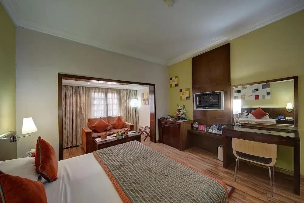 Ascot Hotel - photo 8