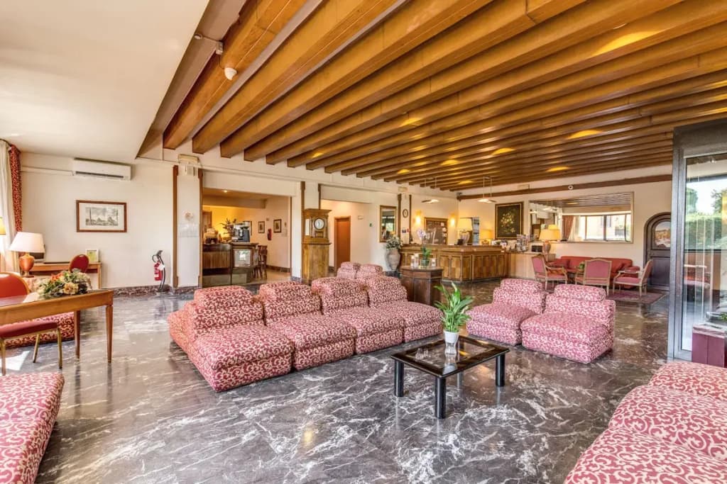 Pinewood Hotel Rome - photo 4