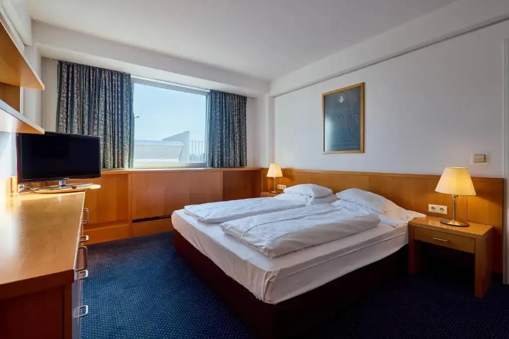 Strudlhof Hotel - photo 13