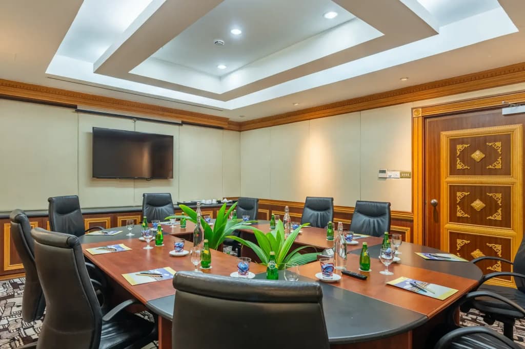 Hulhule Island Hotel - photo 39