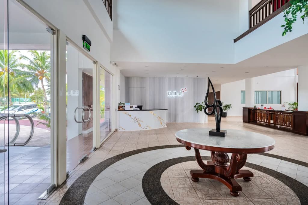 Hulhule Island Hotel - photo 2