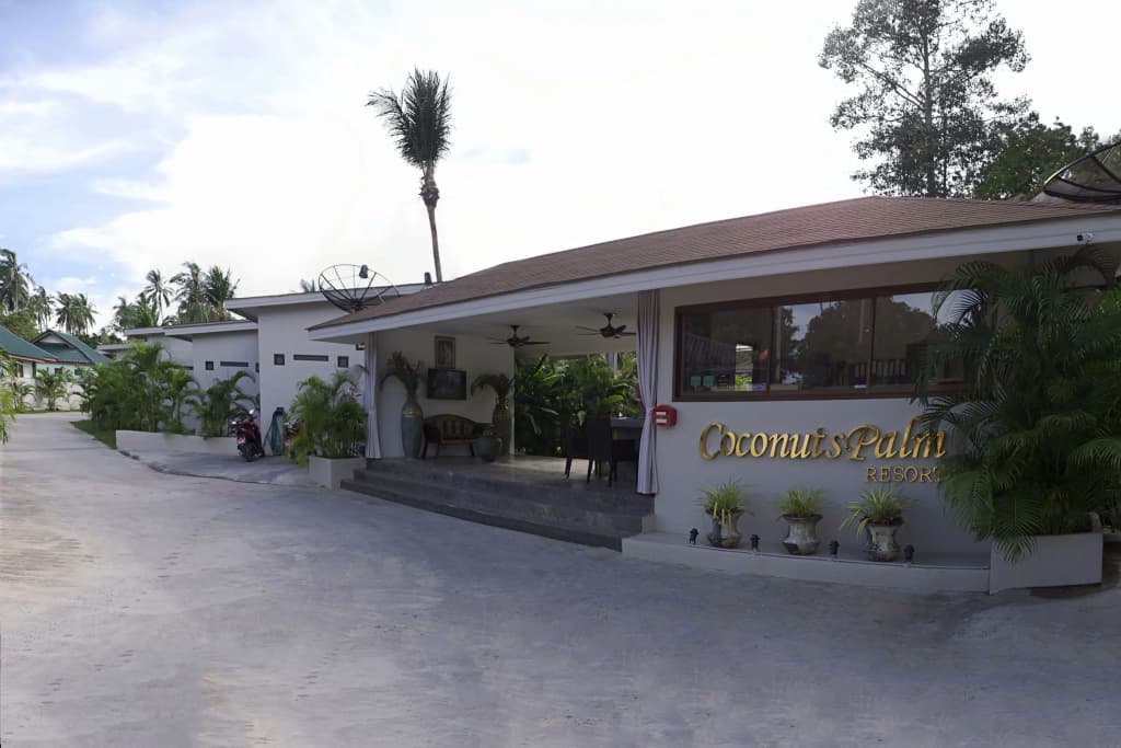 CoconutsPalm Resort - photo 33