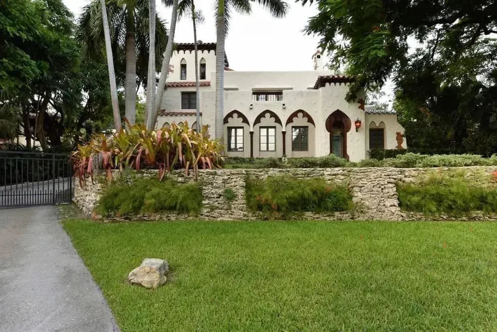 Historic Gated 6BD/4.5BA Villa W/Pool In Coconut Grove - Sleeps 12 - R - photo 4