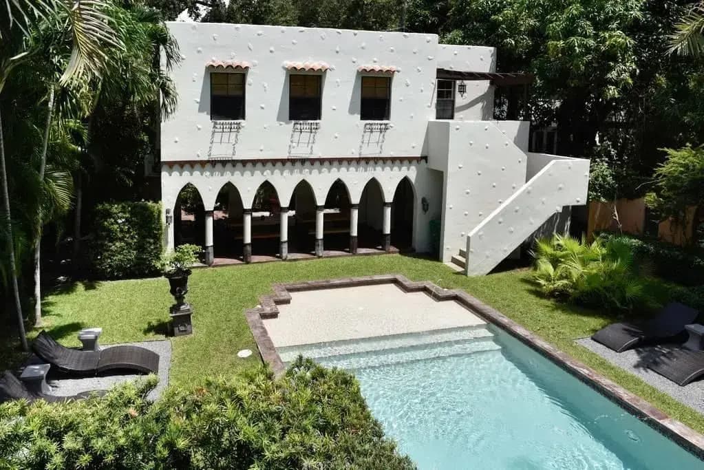 Historic Gated 6BD/4.5BA Villa W/Pool In Coconut Grove - Sleeps 12 - R - photo 3