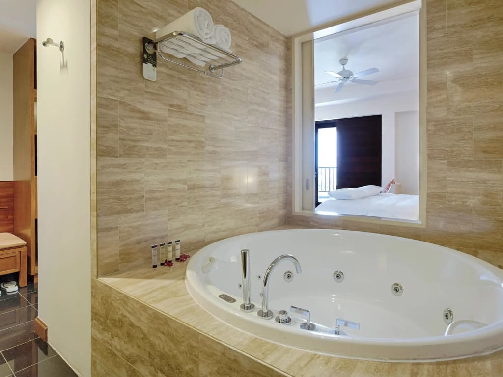 Pullman Danang Beach Resort - photo 18