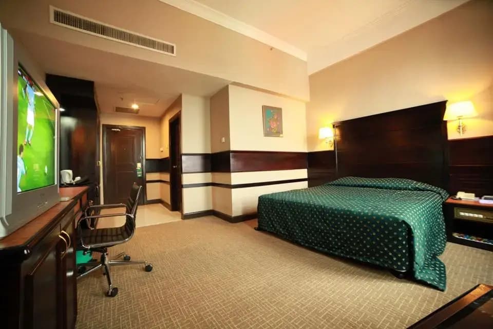 New Pacific Hotel - photo 7