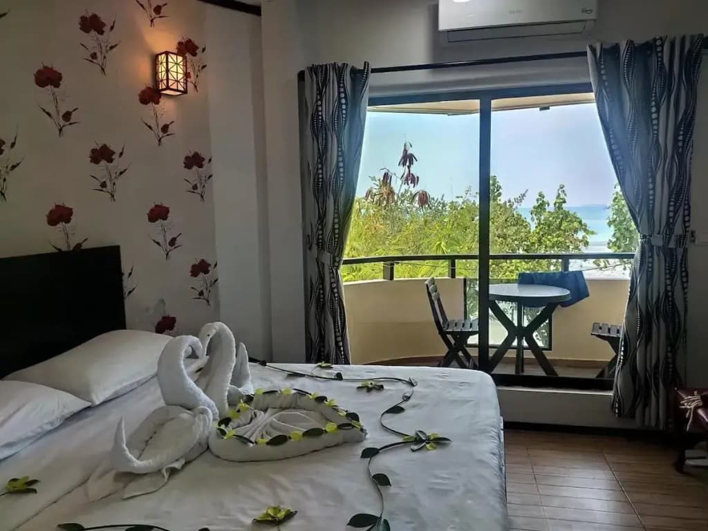 Crown Beach Villas Hotel - photo 4