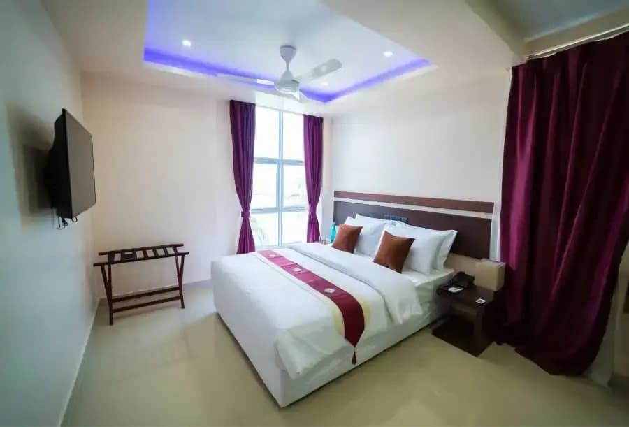 The White Harp Beach Hotel - photo 6