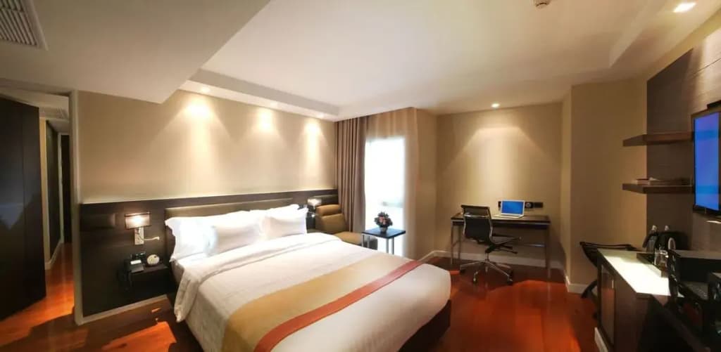 Amora NeoLuxe Hotel - photo 3