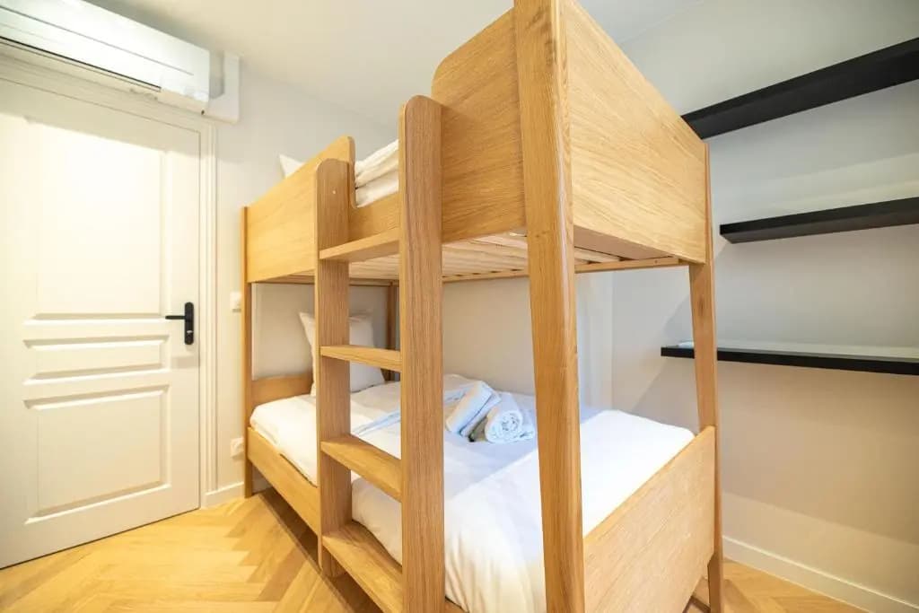 Luxury apartments in Paris Center - photo 12