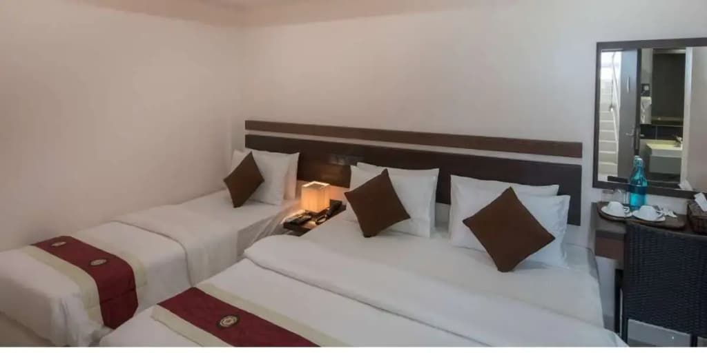 The White Harp Beach Hotel - photo 8