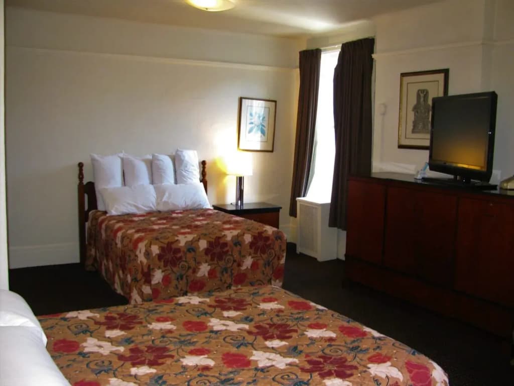 Aida Plaza Hotel - photo 2