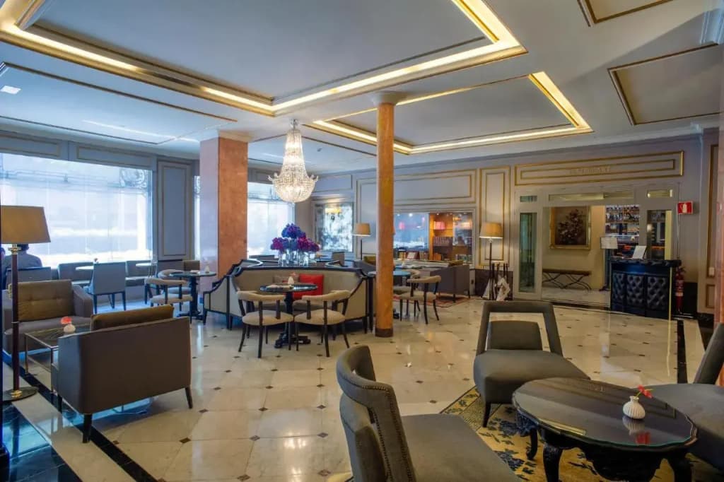 El Avenida Palace Hotel - photo 30