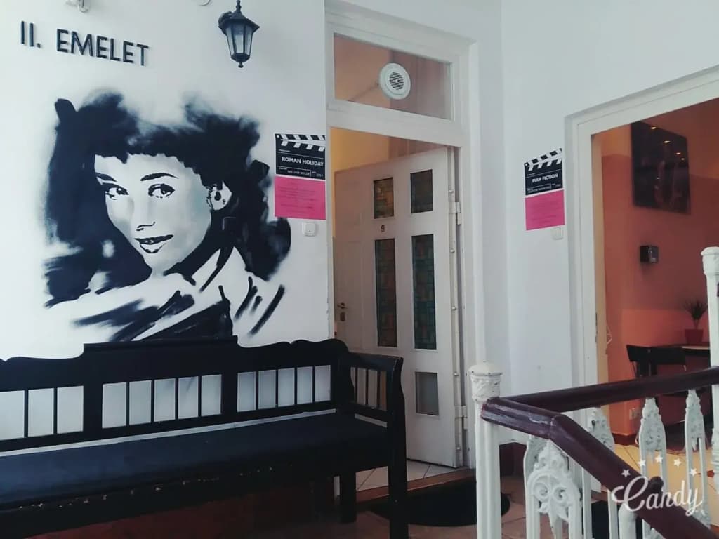11th Hour Cinema Hostel - photo 7
