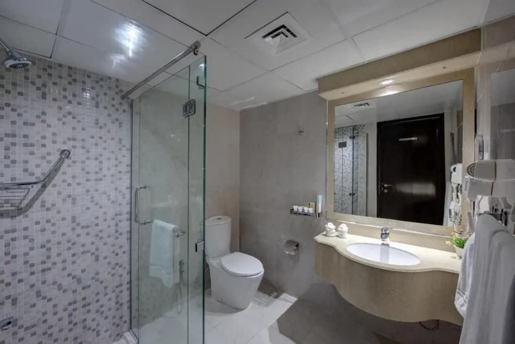 Sharjah Royal Tulip Hotel apartment - photo 10