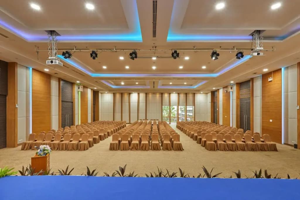 Welcome World Beachfront Resort - photo 19