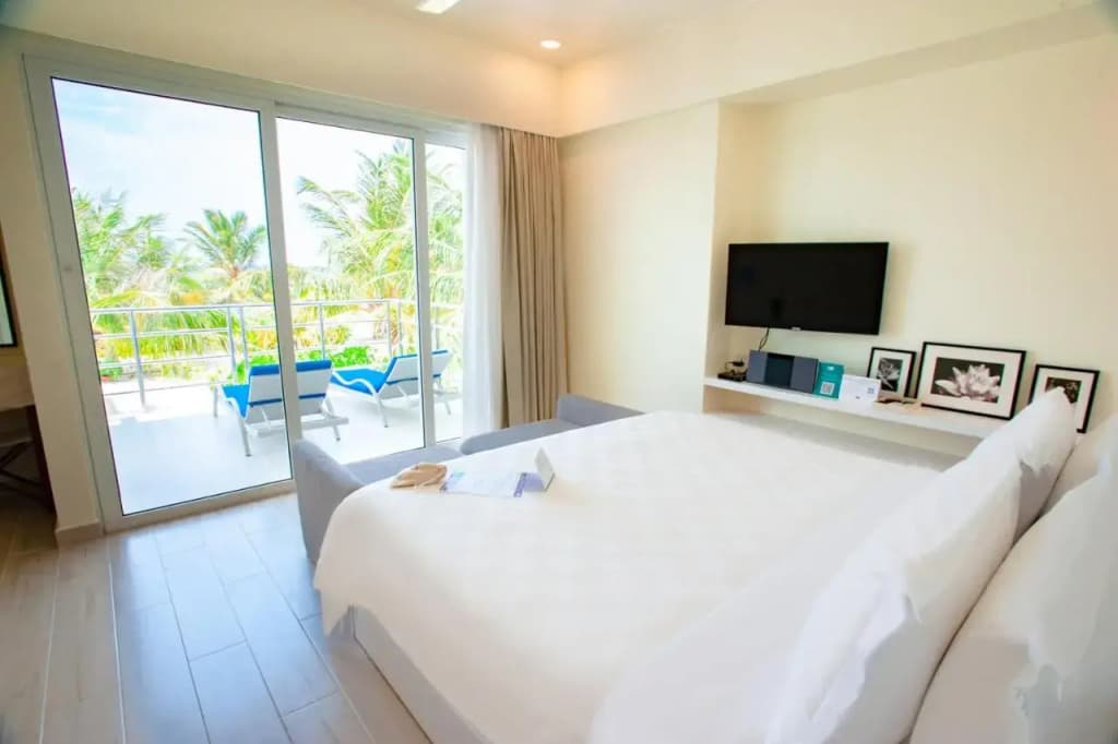 Holiday Inn Resort Kandooma Maldives by IHG - photo 5