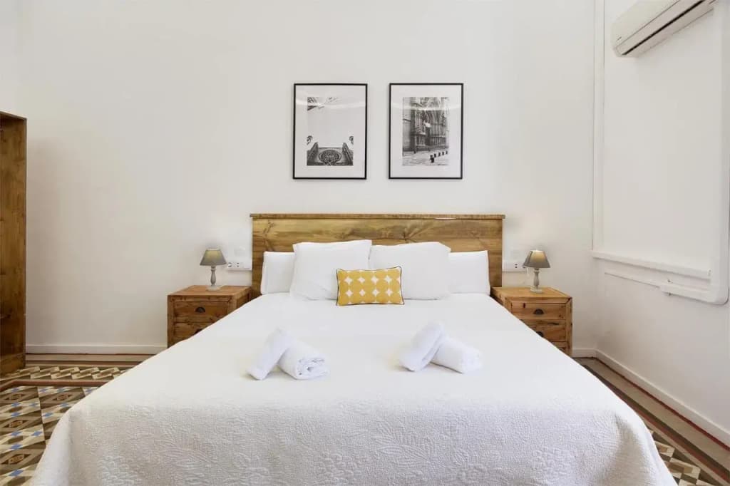 Hostal Girona - photo 2