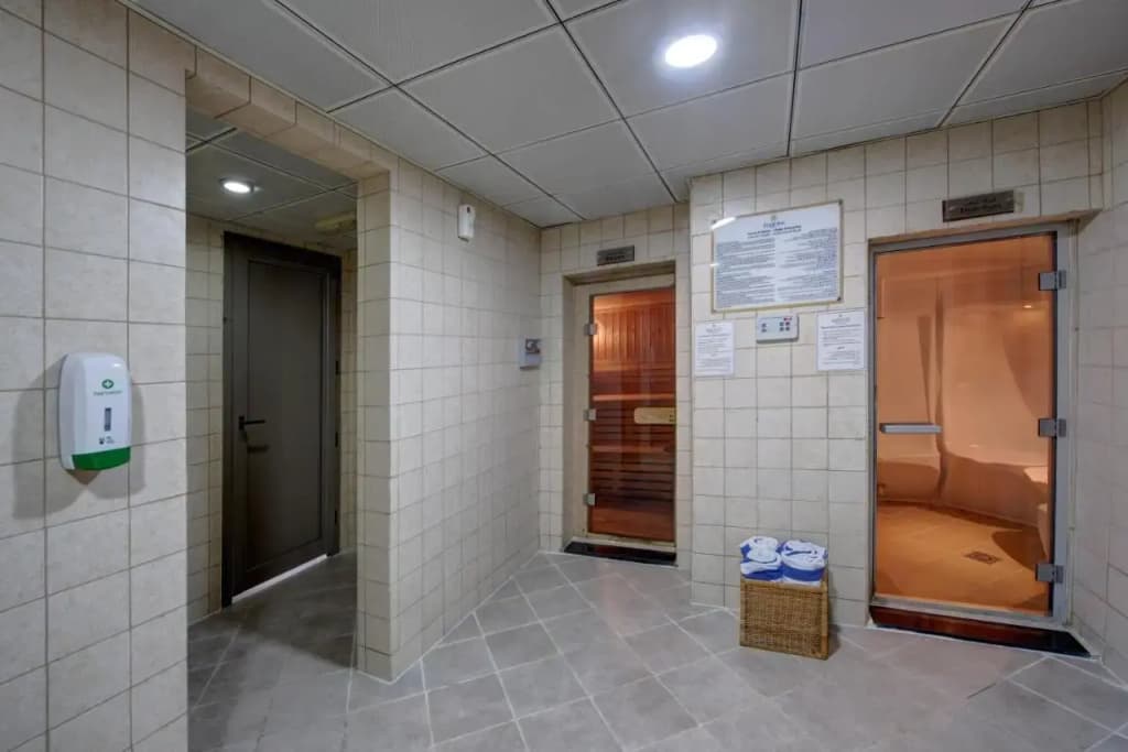 Sharjah Royal Tulip Hotel apartment - photo 14